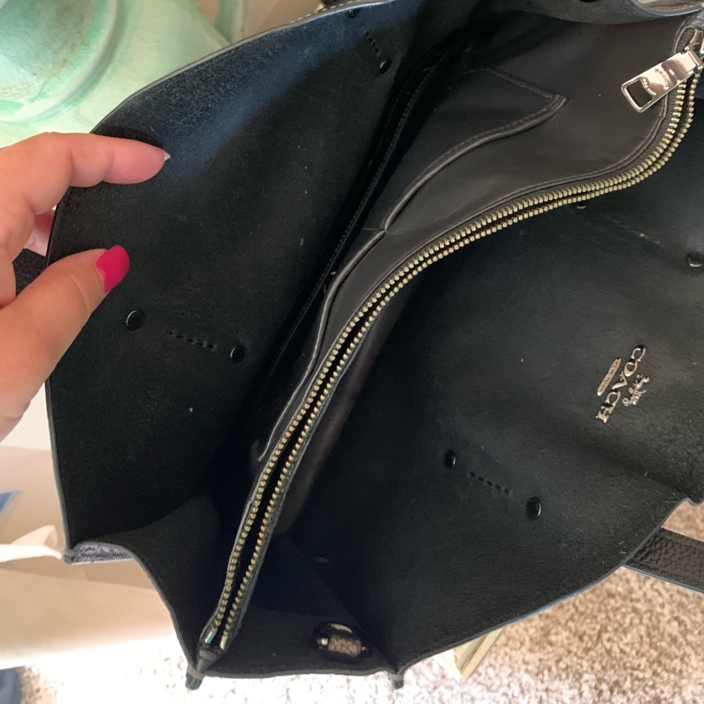 Authentic Coach Shoulder Bag - Picture 7 of 10